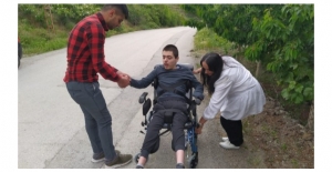 Gurbetçi vatandaştan engelli Yusuf’a tekerlekli sandalye