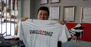 Coşkun Sabah, "engelsiz" bireyler için tişört imzaladı