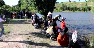 Engelli bireyler "Engel tanımıyor balık tutuyorum" yarışmasında balık tuttu