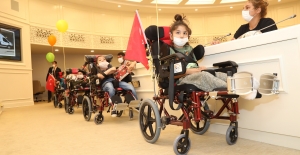 Başkan Şahin'den Serebral Palsili çocuklara özel tertibatlı tekerlekli sandalye