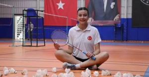 Milli badmintoncu Telli Nur, işitme...