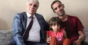Minik kızının elinden tutup sokak sokak kağıt topluyordu! Engelli baba ile ilgili yeni gelişme