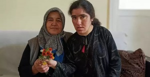 Ömrünü zihinsel engelli kızına adadı