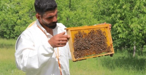 Arıcılığa başlayan engelli girişimci, siparişlere yetişmekte zorlanıyor