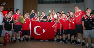 Avrupa Şampiyonası'nda ikinci olan özel sporcular, yurda döndü