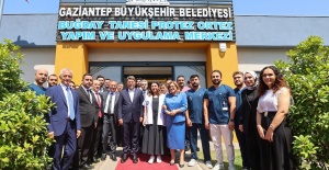 Bakan Tunç, Gaziantep’te hizmet veren örnek merkezlerde incelemelerde bulundu