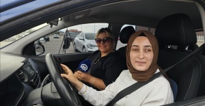 Çorum'da görme engelliler farkındalık amacıyla eğitmen kontrolünde otomobil kullandı