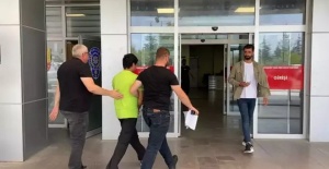 Engelli çocuğunun gözü önünde boğazı kesildi: Eski sevgili tutuklandı