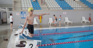 Ampute sporcu Ahmet Yasin, yüzme tutkusuyla engelleri aşıyor