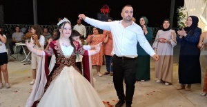 Down sendromlu kızının düğün hayalini gerçekleştirdi
