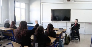 Kas erimesi hastası öğretmenin "yolculuğu" özel gereksinimli çocuklara ışık oluyor