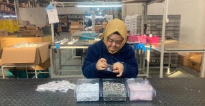 Down sendromlu Şeymanur'un fabrikadaki azmi göz dolduruyo