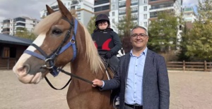 Hippoterapi ile özel gereksinimli bireyler şampiyonalara hazırlanıyor