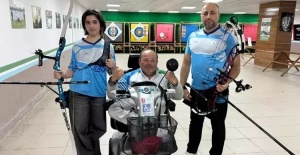 Bedensel engelli okçuluk antrenörü, milli takıma sporcu yetiştiriyor