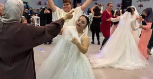Down sendromlu 7 genç kız, temsili düğünde gelinlik giydi