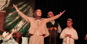 Engelli Bireyler Sahnede Usta Sanatçılara Taş Çıkarttı