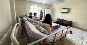 Annenin fedakarlığı engelli 3 çocuğunu hayata bağlıyor