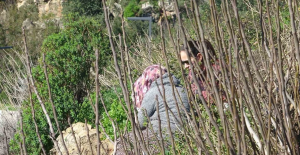 Engelli oğlu için falezlere çıktı, 2 saatte ikna edildi