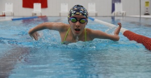 Paralimpik yüzücüler Zümra ve Zeynep...