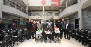 Uludağ OSB,  50 adet tekerlekli sandalyeyi Gürsu Belediyesi'ne hibe etti.