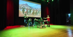 7 ay süren emek, tekerlekli sandalyeli bireylerin dansıyla sahneye taşındı