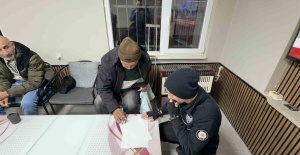 Engelli vatandaş bulduğu parayı polise teslim etti