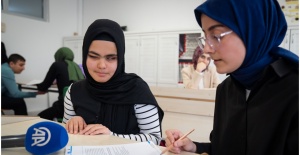 Görme engelli lise öğrencileri, akranlarının sesiyle sınavlara hazırlanıyor