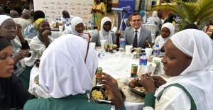 TİKA, Gambiya'da işitme engelliler okulunda iftar verdi