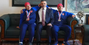 Otizmli ikiz kayakçıların hedefi dünya şampiyonluğu