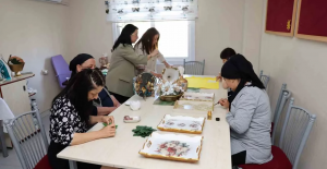 Sessizliğini sanatla aştı