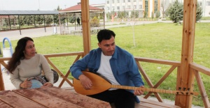 üzde 90 görme engelli kardeşler hem okuyor hem de müzisyenlik yapıyor