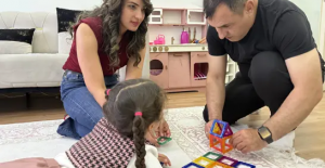 Görme engelli anne, kızına okuyabilmek...