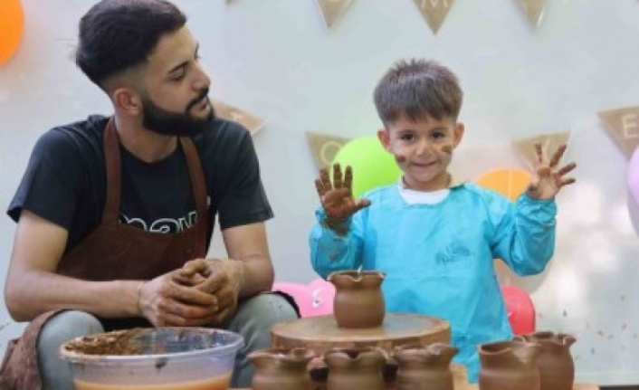 Otizmli Çocuklar Çömlek Yapti, Gönüllerince Eglendi