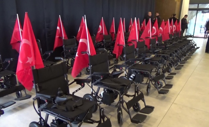 İhtiyaç sahibi engelli bireylere 30 akülü sandalye teslim edildi